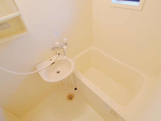 広島市安芸区矢野南１丁目のアパートの浴室