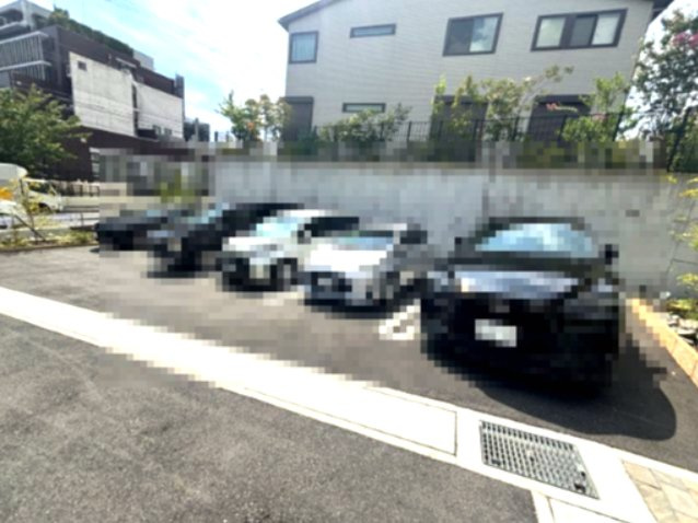 ヴィラ・モーヴの駐車場