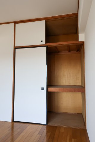 ラ・フェスタ小山の収納|東側6帖洋室　収納