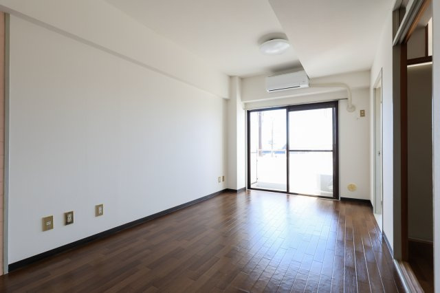 ラ・フェスタ小山の居間・リビング|9.5帖LDK