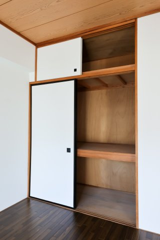 ラ・フェスタ小山の収納|南側6帖洋室収納