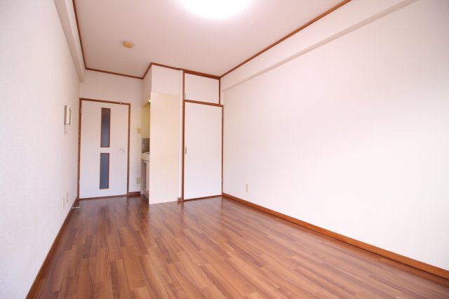 ファミール西舞子の居間・リビング