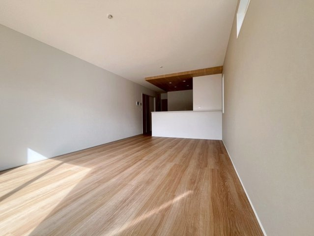 グラファーレ恩納村安富祖　1号棟の居間・リビング|LDK17.5帖