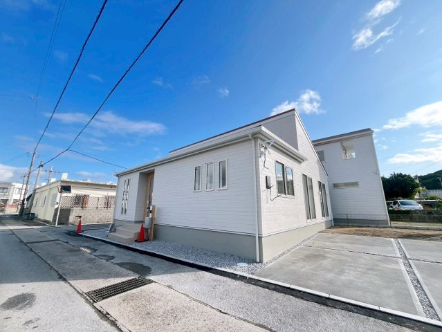 グラファーレ恩納村安富祖　1号棟の外観|駐車3台可能です！