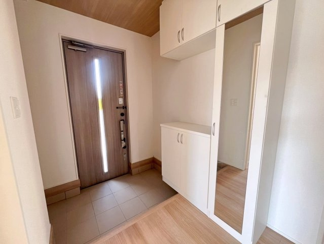 グラファーレ恩納村安富祖　1号棟の玄関