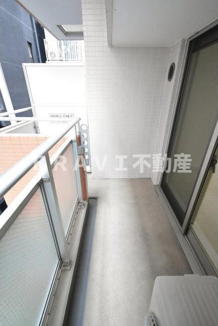 BRAVI南堀江（ブラービ南堀江）　BRAVI不動産のバルコニー|【BRAVI南堀江】外からの目が気にならないバルコニーで洗濯物が干せます