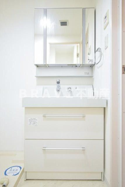 BRAVI南堀江（ブラービ南堀江）　BRAVI不動産の洗面所|【BRAVI南堀江】脱衣スペースもあります