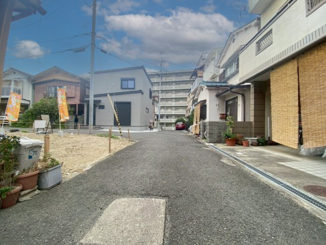 西五百住町　建築条件付き土地の前面道路含む現地写真|現地へご案内いたします！お気軽にお問い合わせ下さい♪ご予約いただけましたらお仕事終わりの遅い時間などお客様のご都合に合わせてご対応させていただきますのでお気軽にお問合せ下さい！