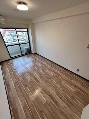 ベルメゾン井上の居間・リビング