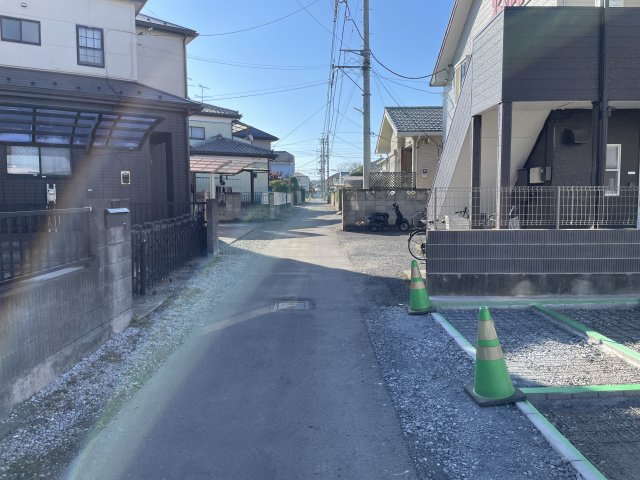 【前面道路含む現地写真】 | 深谷市上野台第59期　ワイウッドコート　新築戸建　全3区画　1号棟　
