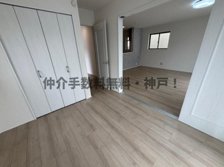 【洋室】 | 神戸市垂水区神陵台9丁目　新築戸建1号棟　仲介手数料無料！ | 明るい洋室です