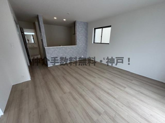 【居間・リビング】 | 神戸市垂水区神陵台9丁目　新築戸建1号棟　仲介手数料無料！ | ゆったり過ごせる居間です