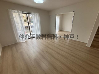 【居間・リビング】 | 神戸市垂水区神陵台9丁目　新築戸建1号棟　仲介手数料無料！ | ゆったり過ごせる居間です