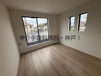 【洋室】 | 神戸市垂水区神陵台9丁目　新築戸建1号棟　仲介手数料無料！ | 広々とした洋室です