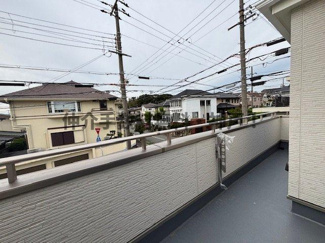 【バルコニー】 | 神戸市垂水区神陵台9丁目　新築戸建1号棟　仲介手数料無料！ | 開放的で明るい空間を演出してくれるバルコニーです