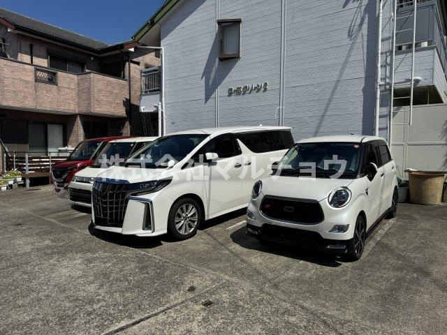 コーポグリーン２の駐車場|車をお持ちの方に嬉しい駐車場付きの物件です