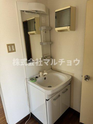 コーポグリーン２の独立洗面台|朝の支度にも助かる、独立の洗髪洗面化粧台
