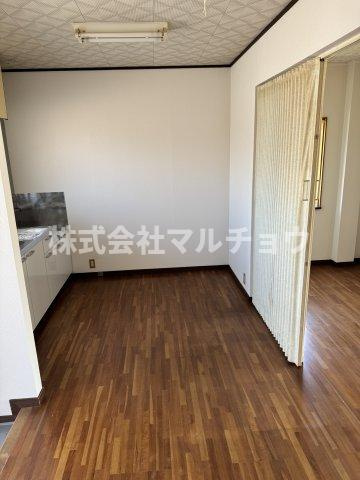 コーポグリーン２の居間・リビング|こちらの居間で趣味の時間をお楽しみください