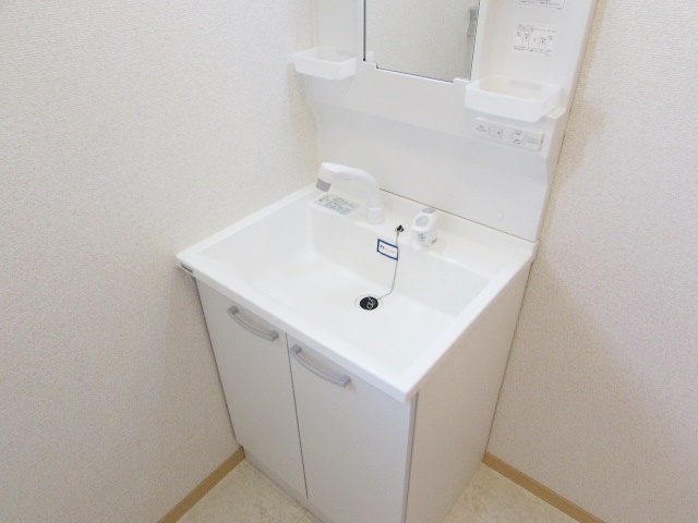 シャーメゾン逆瀬川A棟の洗面所|洗面所です