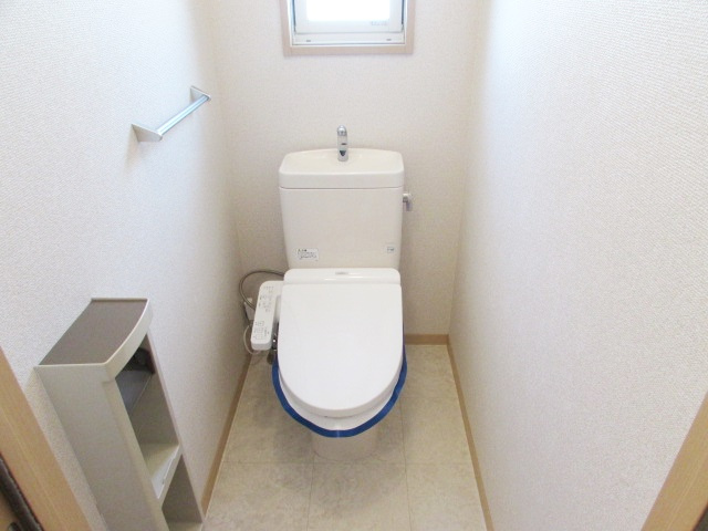 シャーメゾン逆瀬川A棟のトイレ|コンパクトで使いやすいトイレです