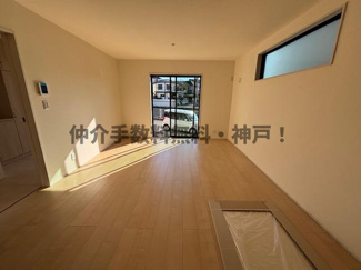 【居間・リビング】 | 神戸市垂水区福田3丁目　新築戸建　仲介手数料無料！ | ゆったりとした居間です