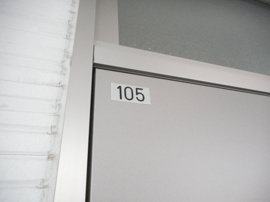 収納もある玄関です