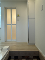 収納もある玄関です