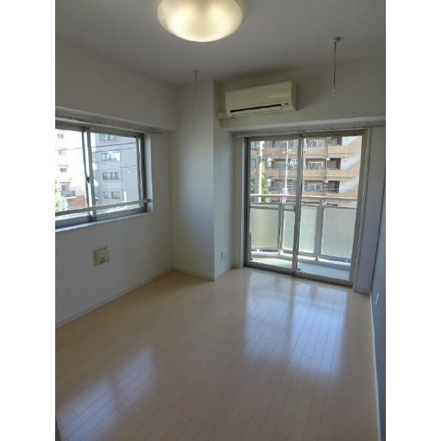 ルクレ高野台レジデンスの居間・リビング