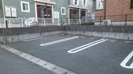 駐車場に車を止められます