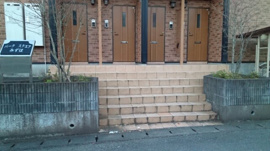 毎日通るエントランスはこのようになっています