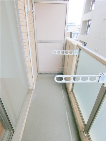 シンシア蒲田ステーションプラザのバルコニー|南向き物干し金具付きのバルコニー
