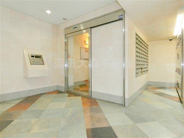 シンシア蒲田ステーションプラザのエントランス|防犯カメラTVモニター付きオートロック宅配BOXメールBOX管理人室