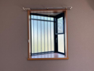 【設備】 | エーデルハイム | 出窓付きで採光と風通し良好