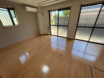 【居間・リビング】 | エーデルハイム | 需要の多い角部屋です