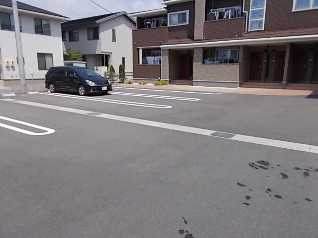 ノーブル　グラス　Ⅱの駐車場