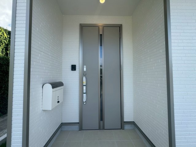 ♥♥南風原町津嘉山第６－2号棟（全４棟）の玄関
