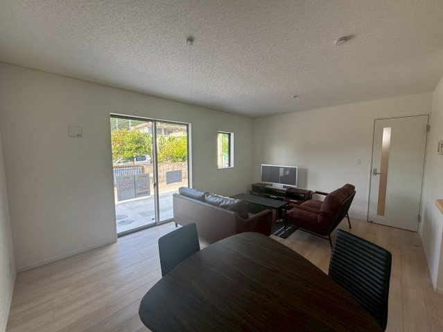 ♥♥南風原町津嘉山第６－2号棟（全４棟）の居間・リビング