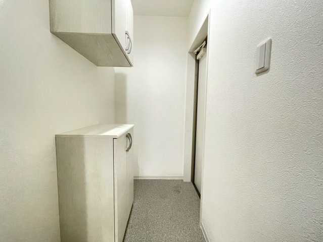 ノイヴェル小若江の玄関