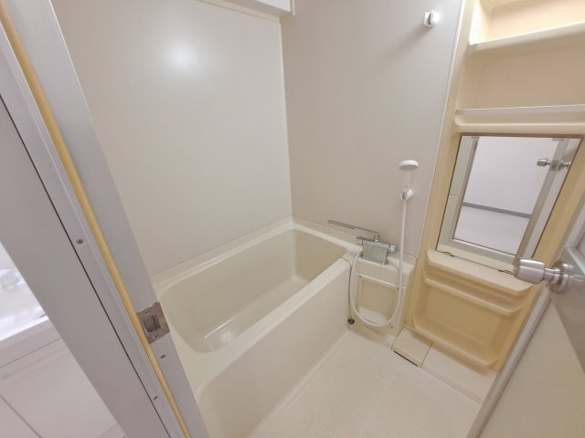 メゾンロブレ西宮の浴室