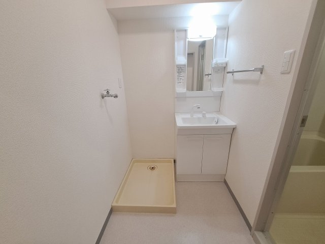 メゾンロブレ西宮の洗面所