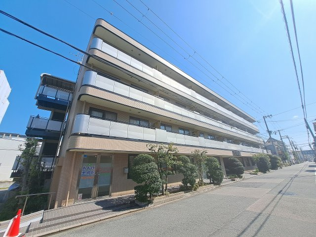 メゾンロブレ西宮の外観