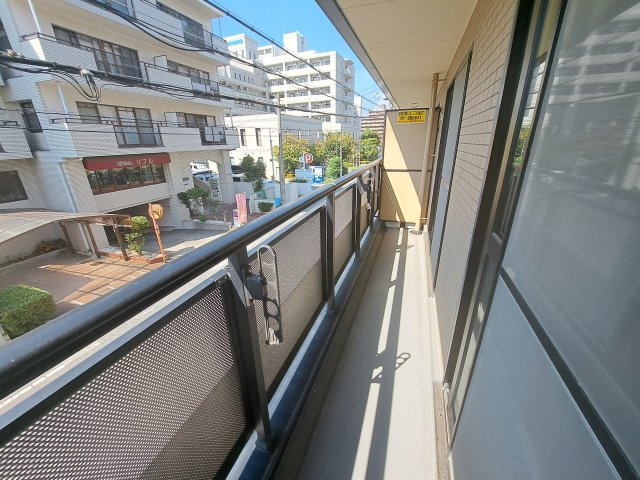 メゾンロブレ西宮のバルコニー