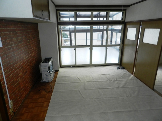 室蘭市幌萌町11-1戸建の居間・リビング