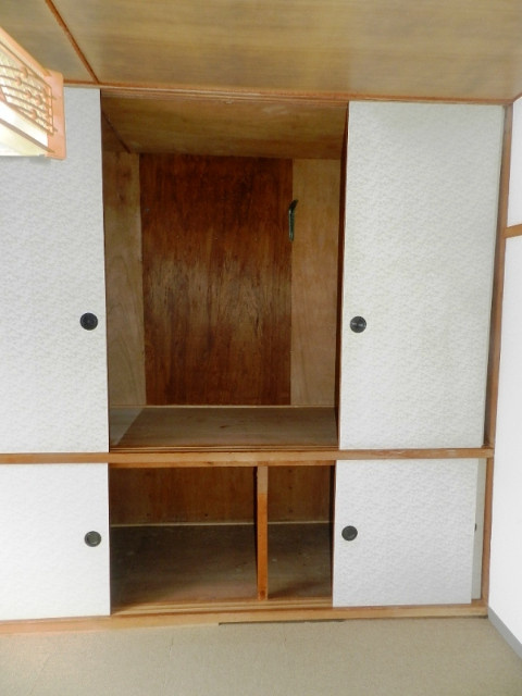 室蘭市幌萌町11-1戸建の収納