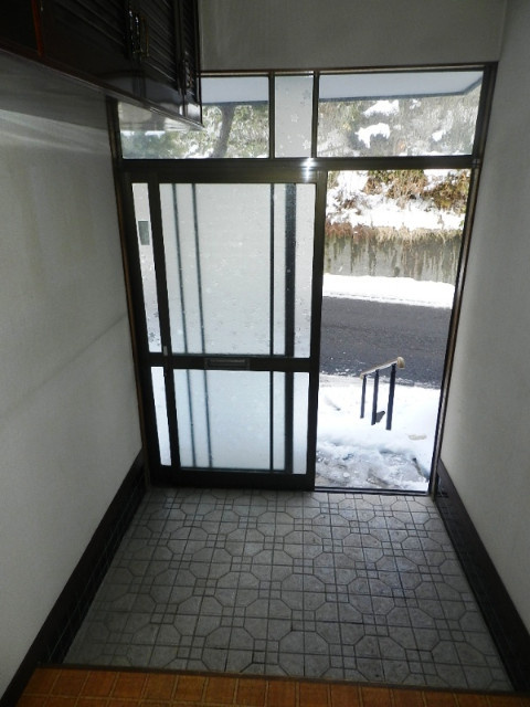 室蘭市幌萌町11-1戸建の玄関