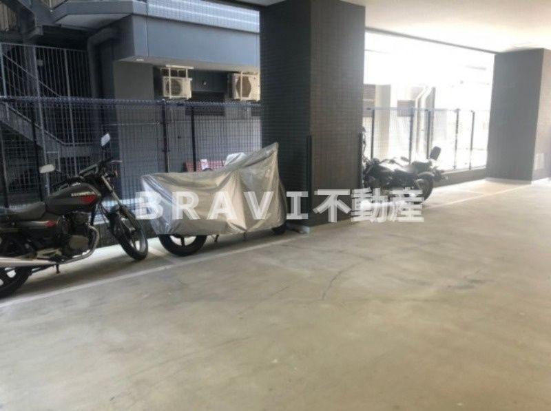 ISM谷町六丁目　BRAVI不動産の駐車場