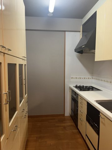 ジュネス泉佐野コンドミニオのキッチン|カップボード付き