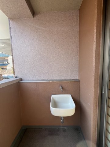 ジュネス泉佐野コンドミニオのバルコニー|バルコニーにスロップシンク付き