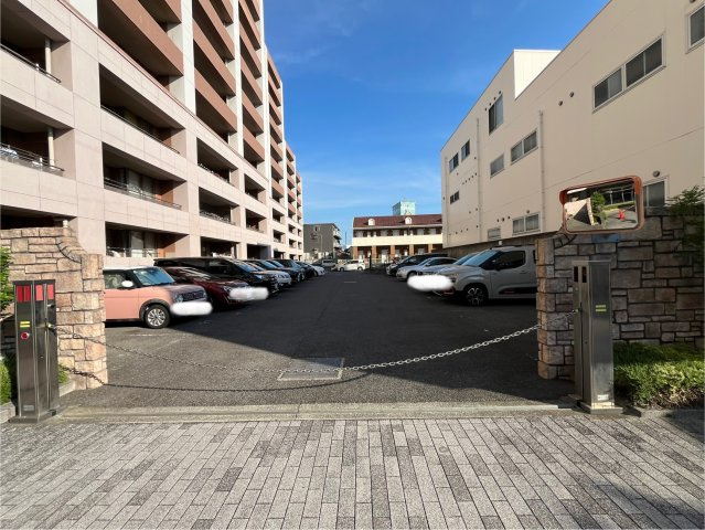ジュネス泉佐野コンドミニオの駐車場