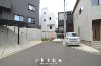 【前面道路含む現地写真】 | 海老名市大谷北2丁目　新築戸建て　全2棟【仲介手数料無料】